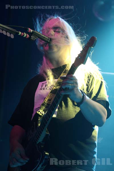 DINOSAUR JR - 2010-05-23 - PARIS - La Machine (du Moulin Rouge) - Jay Mascis